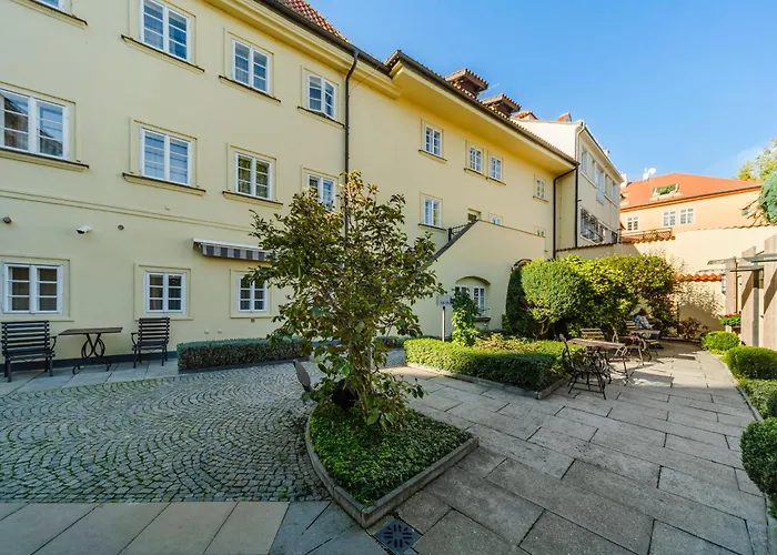 Kinderhotel Archibald At The Charles Bridge